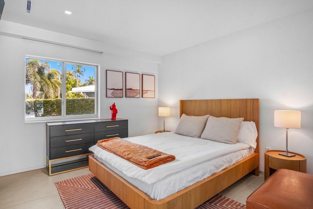 出租: $18,000 (3 贝兹, 2 浴室, 1914 平方英尺)