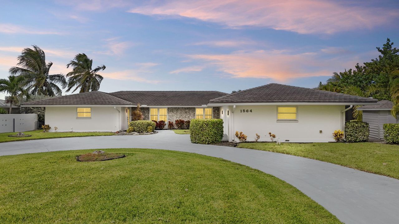 En Venta: $2,390,000 (4 camas, 3 baños, 2478 Pies cuadrados)