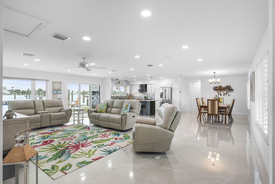 En Venta: $2,390,000 (4 camas, 3 baños, 2478 Pies cuadrados)