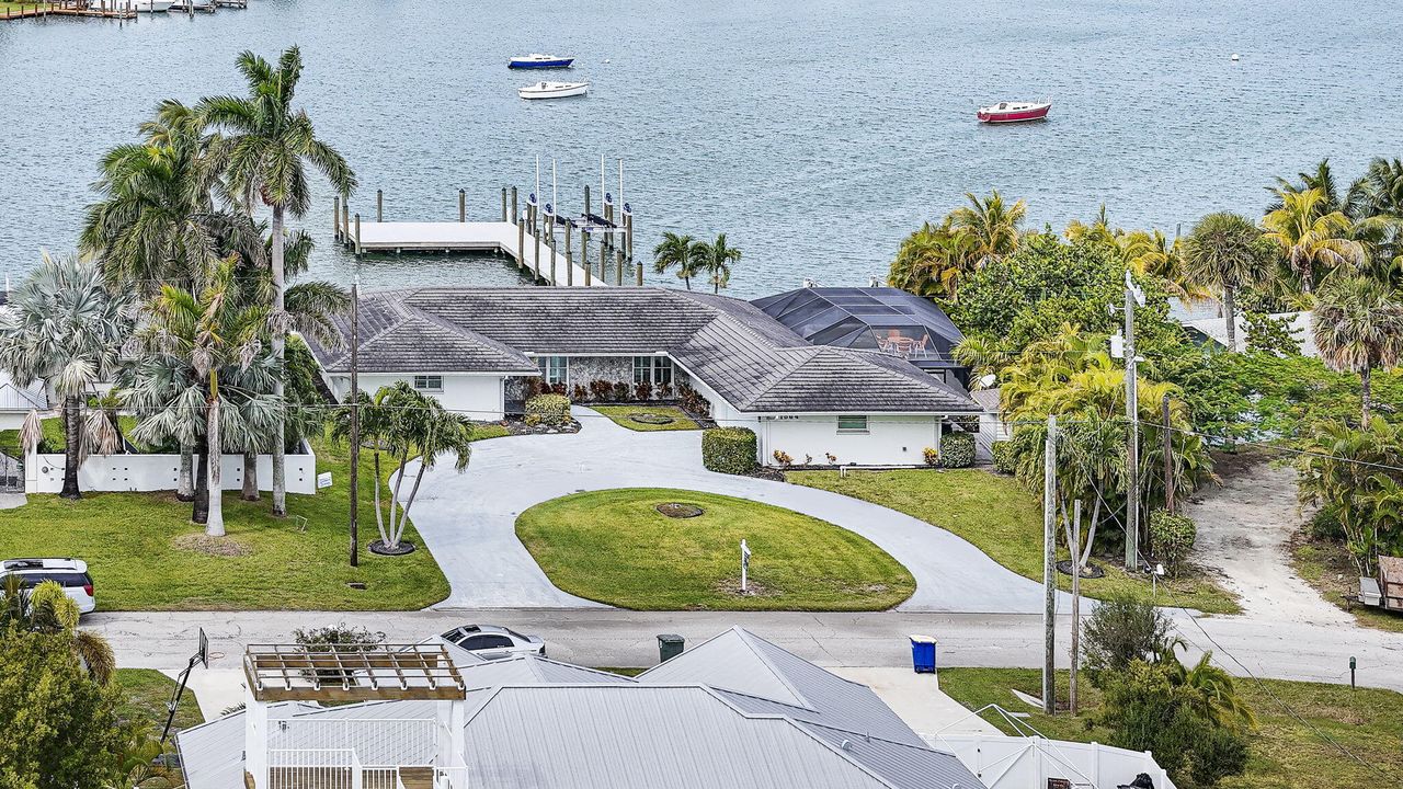 En Venta: $2,390,000 (4 camas, 3 baños, 2478 Pies cuadrados)