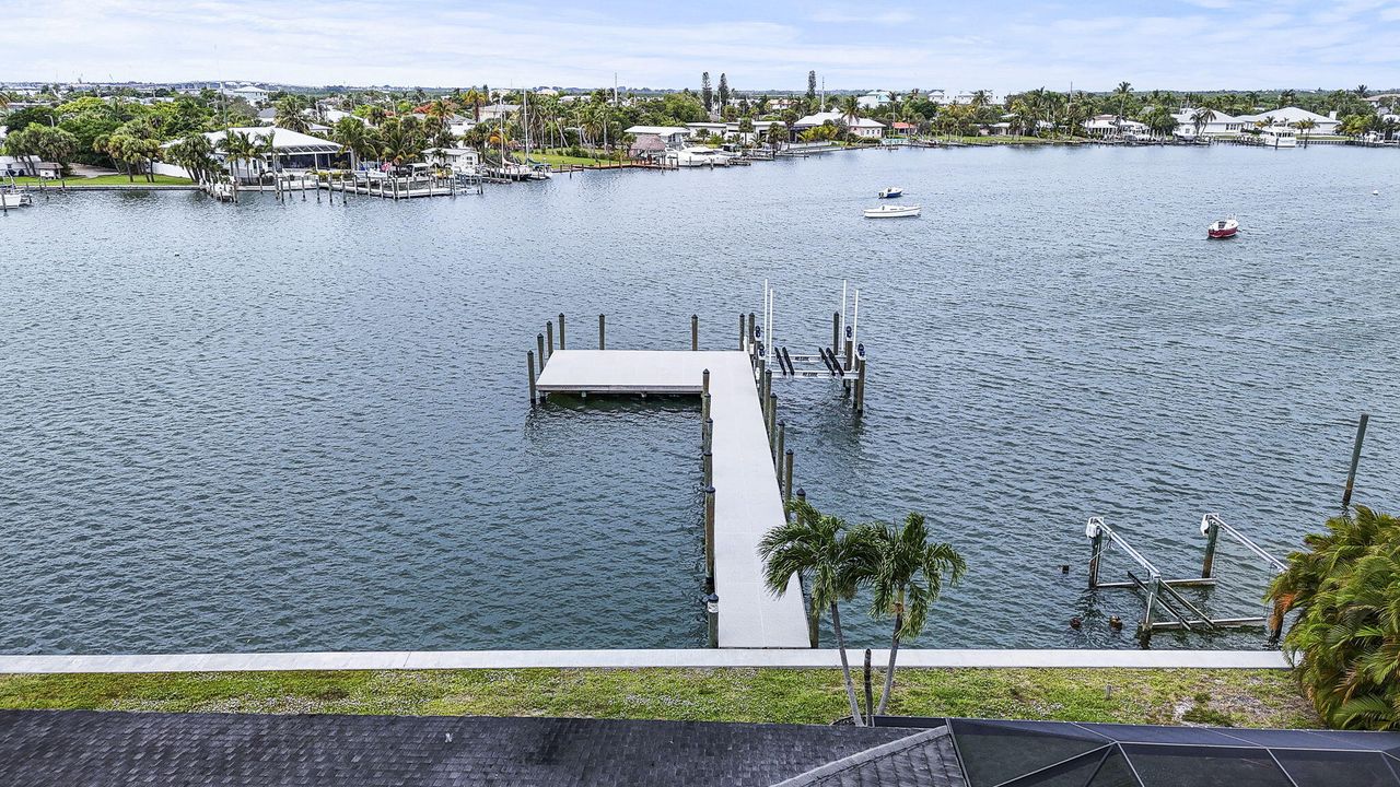 En Venta: $2,390,000 (4 camas, 3 baños, 2478 Pies cuadrados)