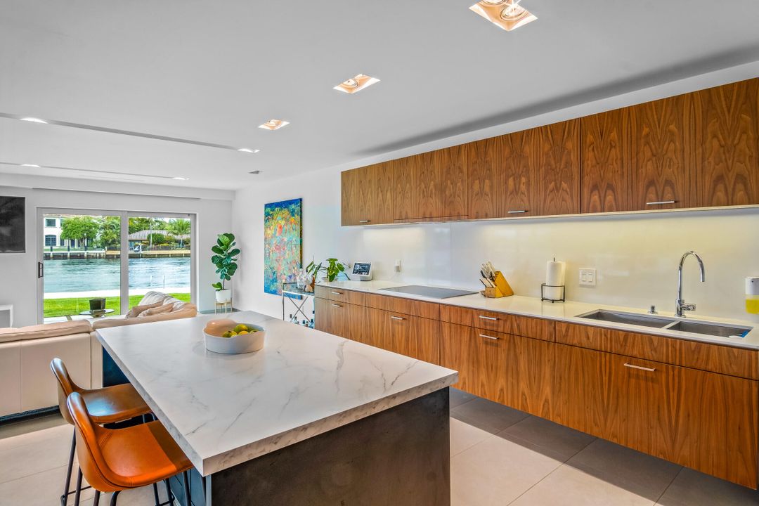 出租: $18,000 (3 贝兹, 2 浴室, 1914 平方英尺)