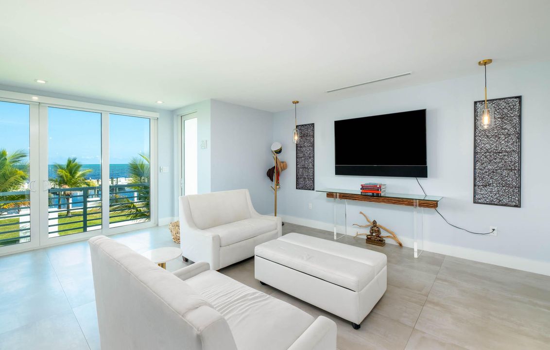 На продажу: $1,750,000 (3 спален, 2 ванн, 1737 Квадратных фут)