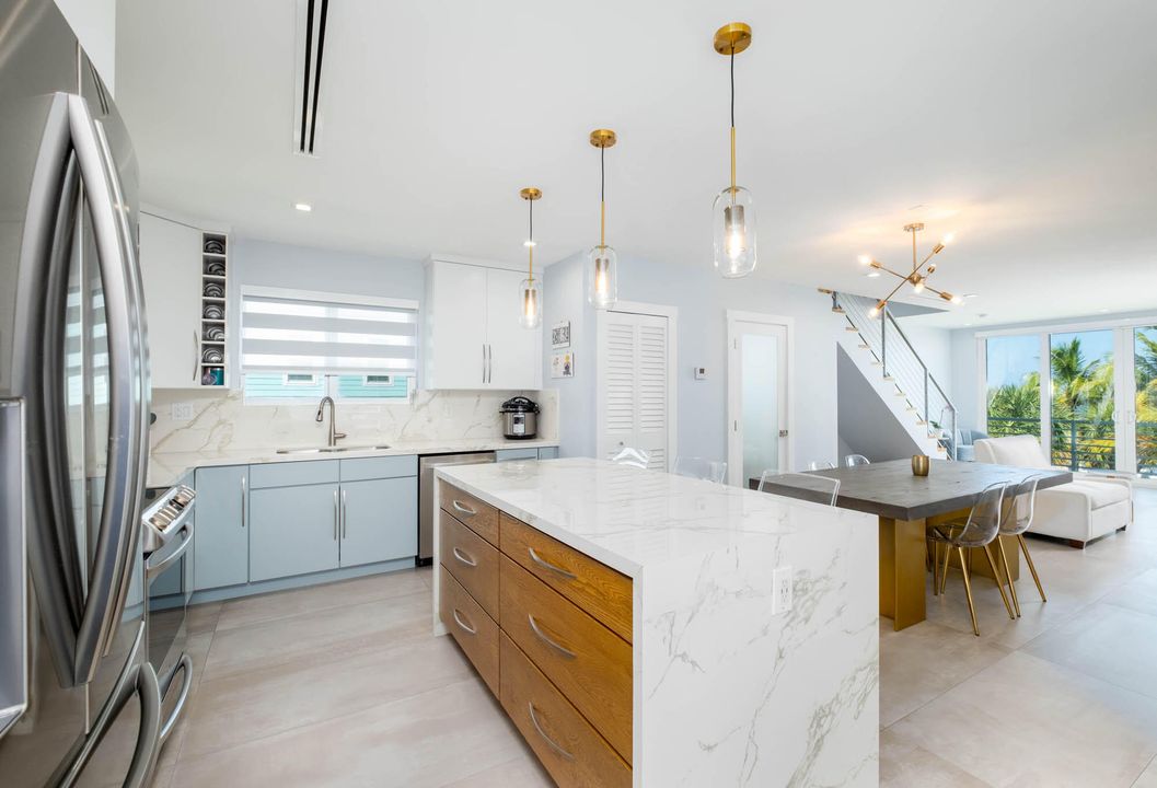 На продажу: $1,750,000 (3 спален, 2 ванн, 1737 Квадратных фут)