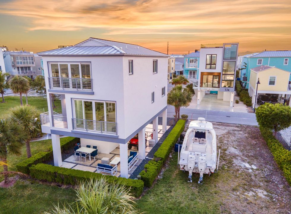 На продажу: $1,750,000 (3 спален, 2 ванн, 1737 Квадратных фут)