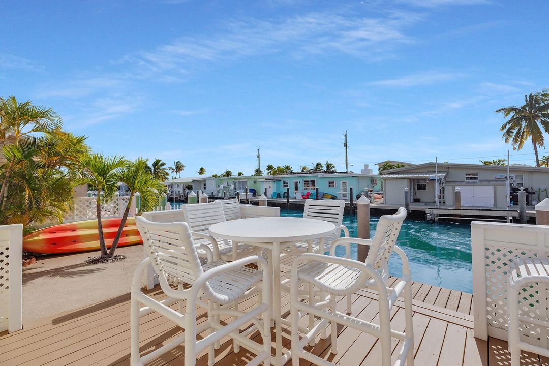 For Sale: $960,000 (2 beds, 2 baths, 900 Square Feet)