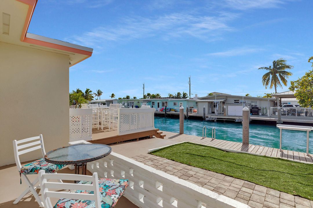 For Sale: $960,000 (2 beds, 2 baths, 900 Square Feet)