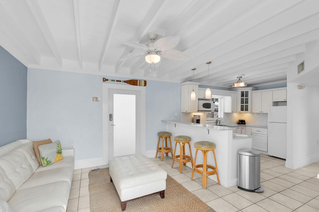 For Sale: $960,000 (2 beds, 2 baths, 900 Square Feet)