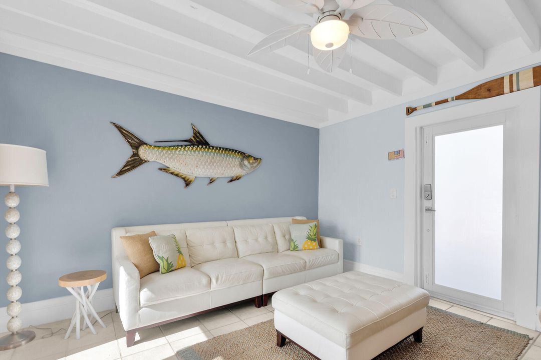 For Sale: $960,000 (2 beds, 2 baths, 900 Square Feet)