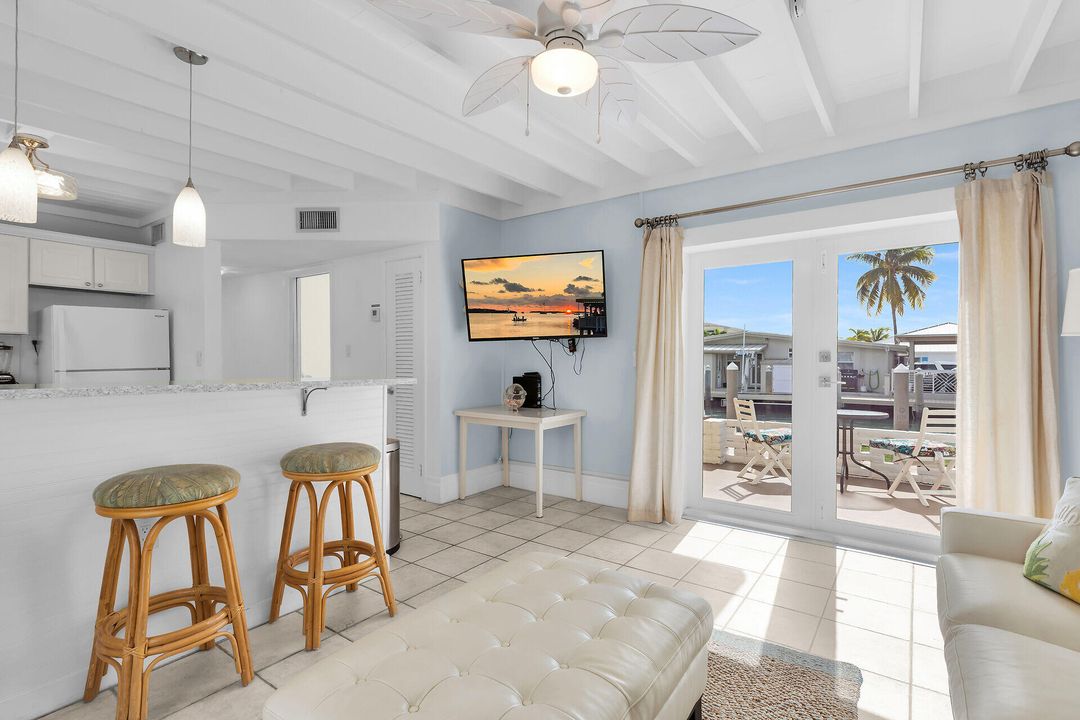 For Sale: $960,000 (2 beds, 2 baths, 900 Square Feet)