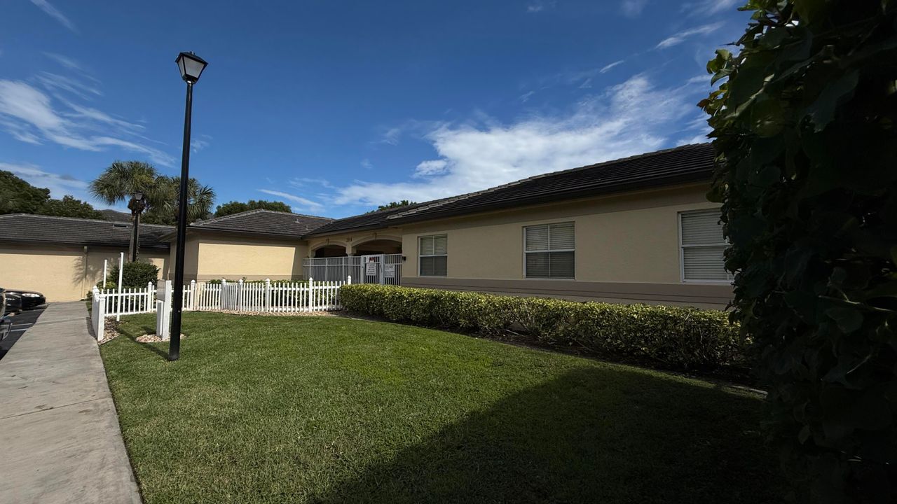 For Rent: $2,350 (3 beds, 2 baths, 1200 Square Feet)