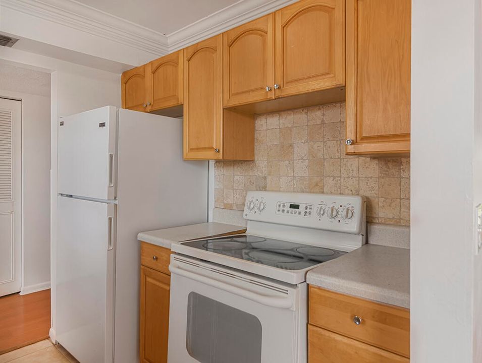 待售: $113,500 (2 贝兹, 2 浴室, 888 平方英尺)