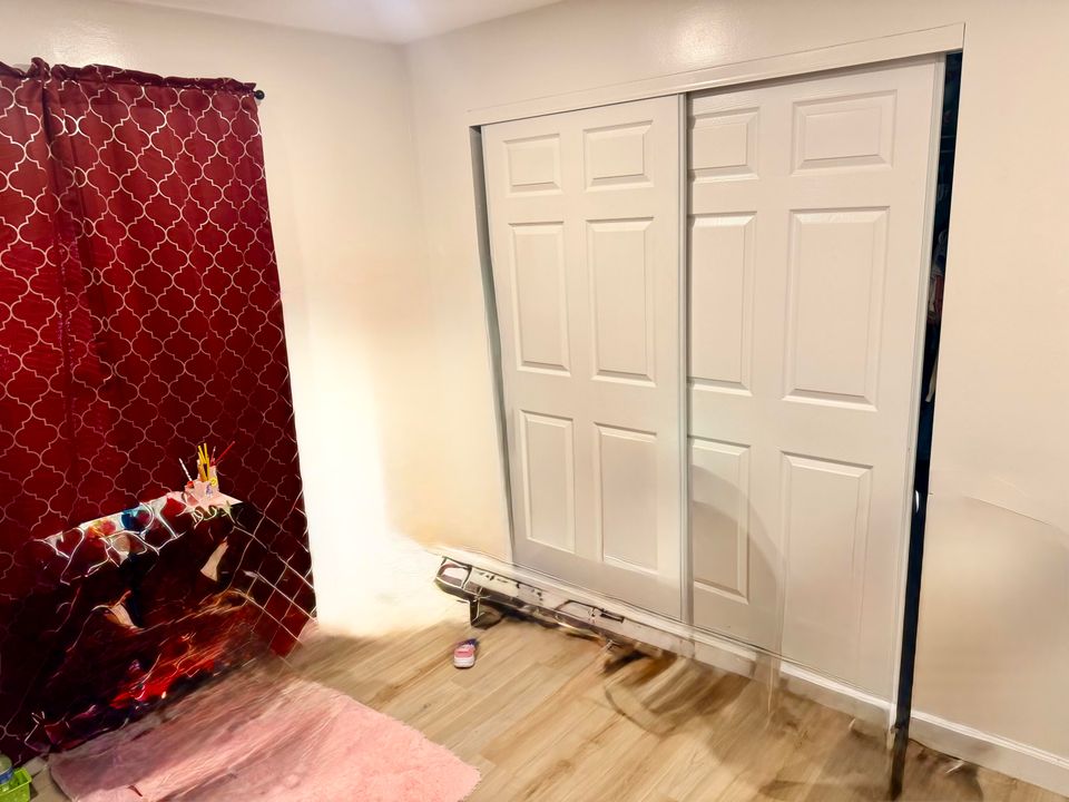 待售: $699,000 (0 贝兹, 0 浴室, 2012 平方英尺)