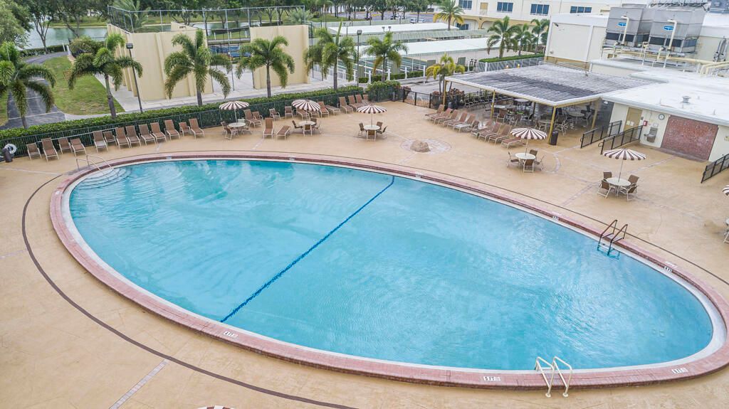 待售: $113,500 (2 贝兹, 2 浴室, 888 平方英尺)