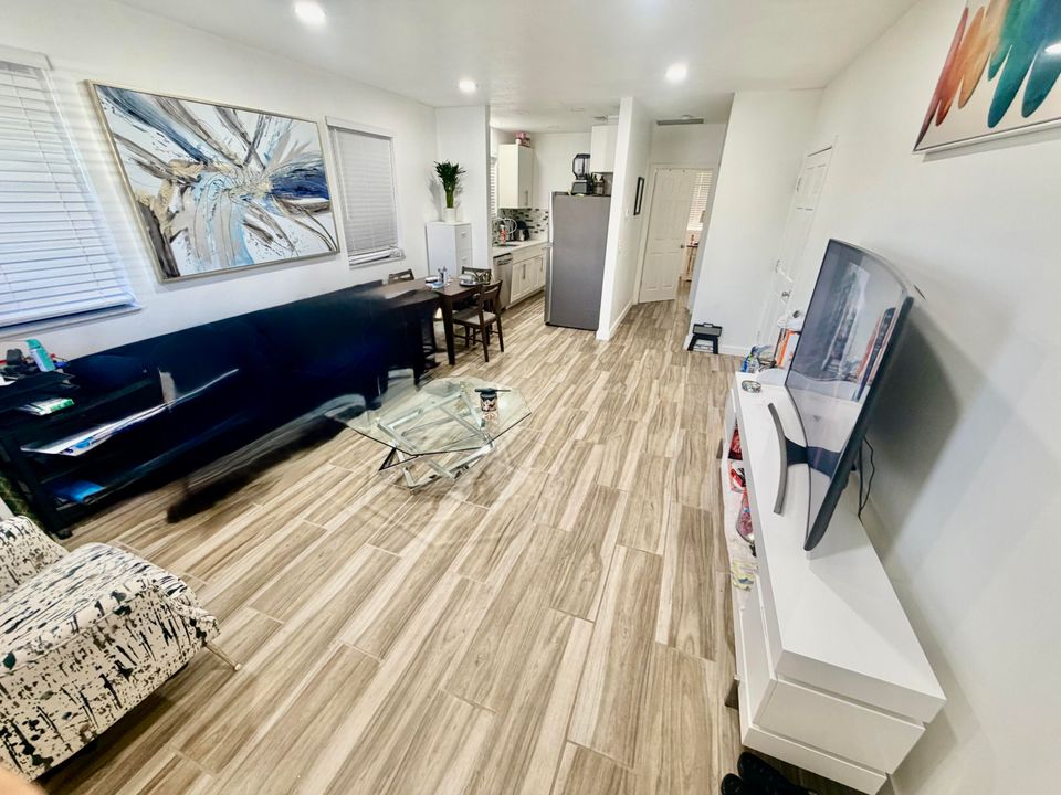 待售: $699,000 (0 贝兹, 0 浴室, 2012 平方英尺)