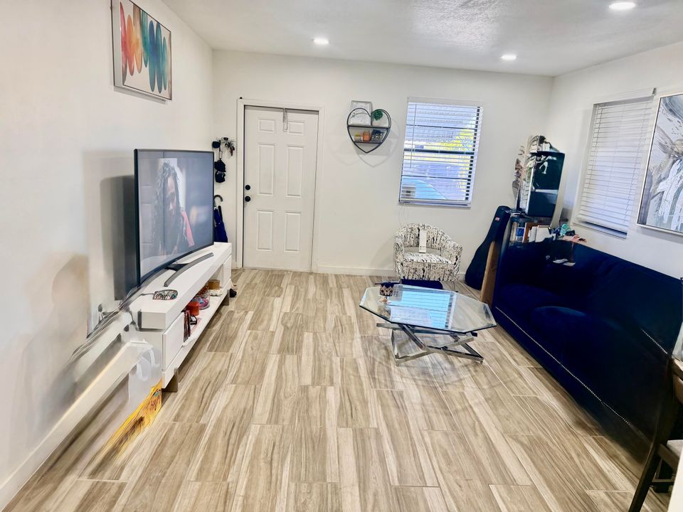 待售: $699,000 (0 贝兹, 0 浴室, 2012 平方英尺)