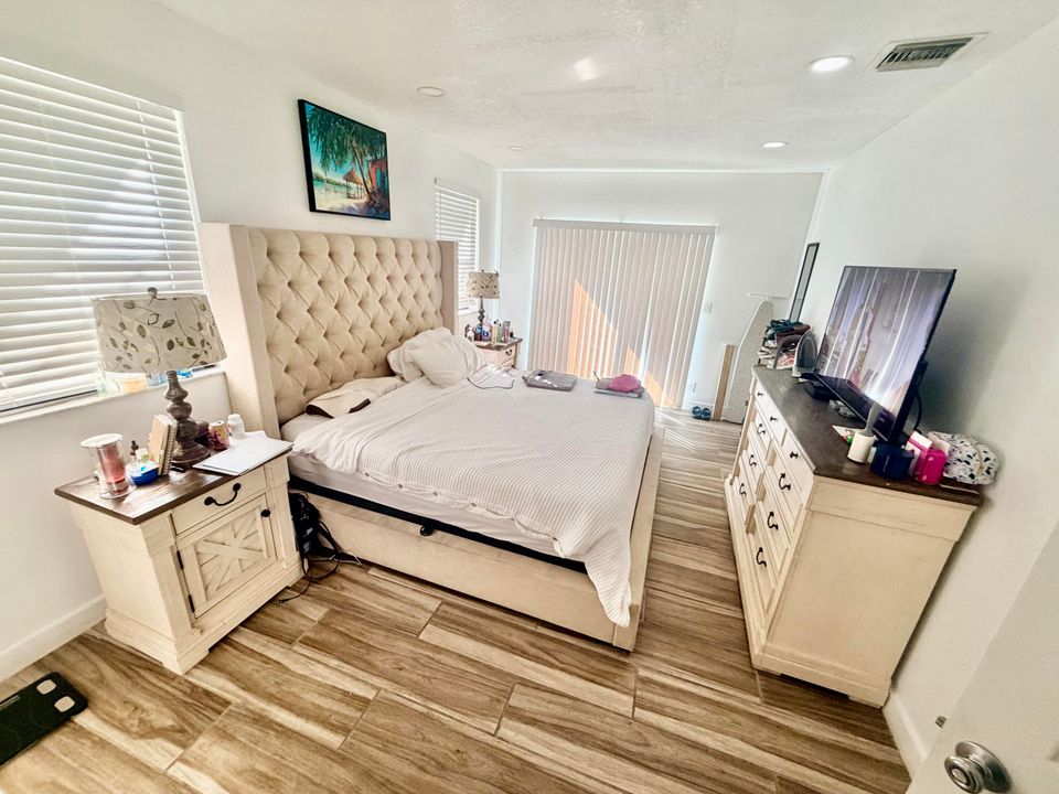 待售: $699,000 (0 贝兹, 0 浴室, 2012 平方英尺)