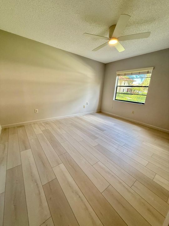 Active With Contract: $205,000 (2 beds, 2 baths, 1216 Square Feet)