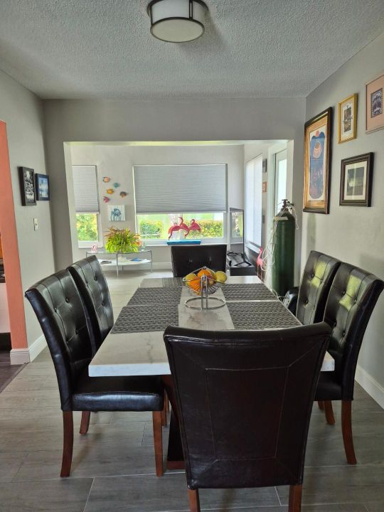 For Sale: $379,999 (2 beds, 2 baths, 1318 Square Feet)