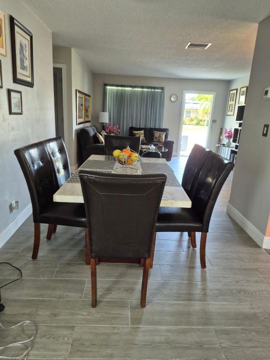 For Sale: $379,999 (2 beds, 2 baths, 1318 Square Feet)