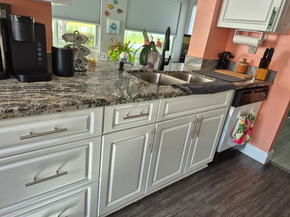 For Sale: $379,999 (2 beds, 2 baths, 1318 Square Feet)