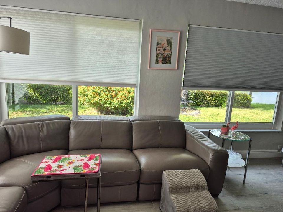 For Sale: $379,999 (2 beds, 2 baths, 1318 Square Feet)