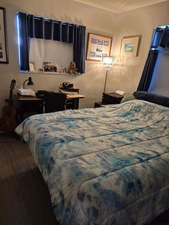 For Sale: $379,999 (2 beds, 2 baths, 1318 Square Feet)