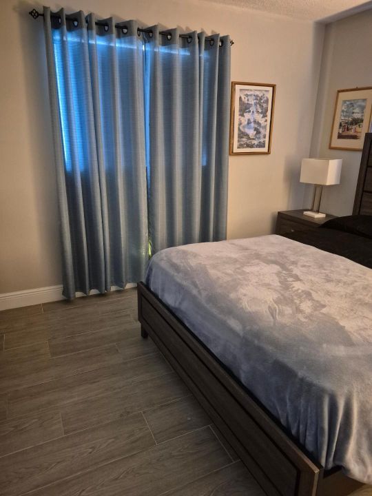 For Sale: $379,999 (2 beds, 2 baths, 1318 Square Feet)