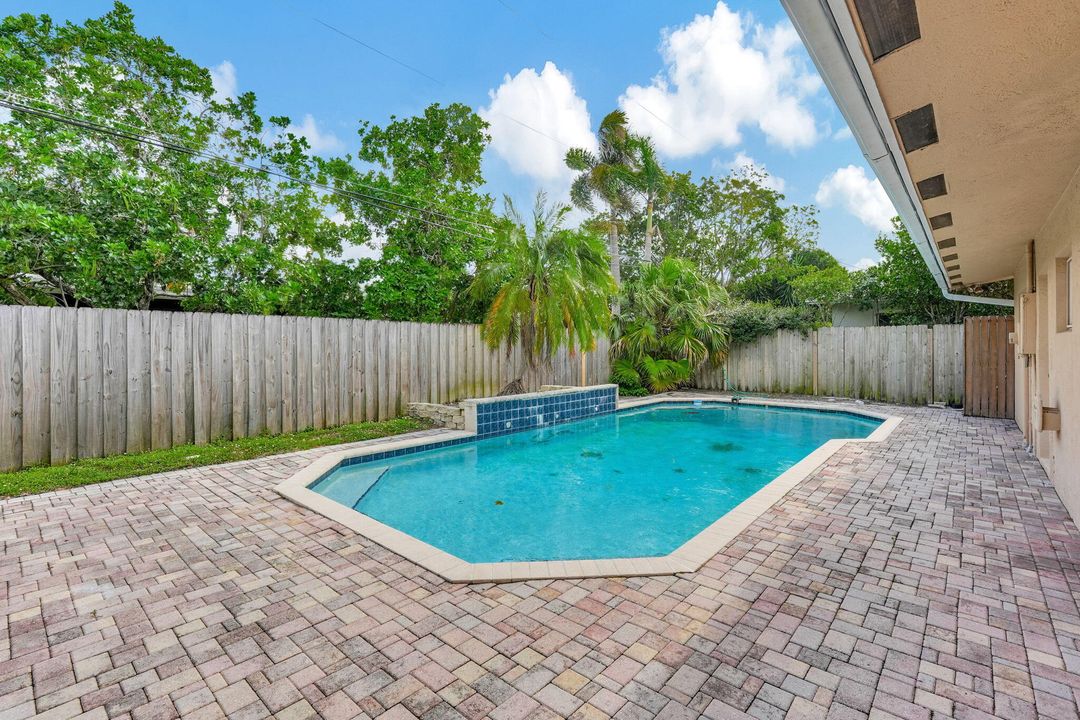 待售: $910,000 (4 贝兹, 3 浴室, 2717 平方英尺)