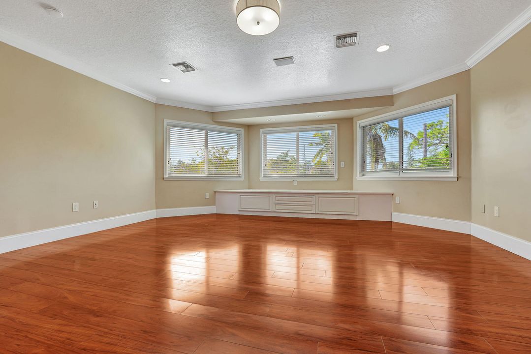 待售: $910,000 (4 贝兹, 3 浴室, 2717 平方英尺)