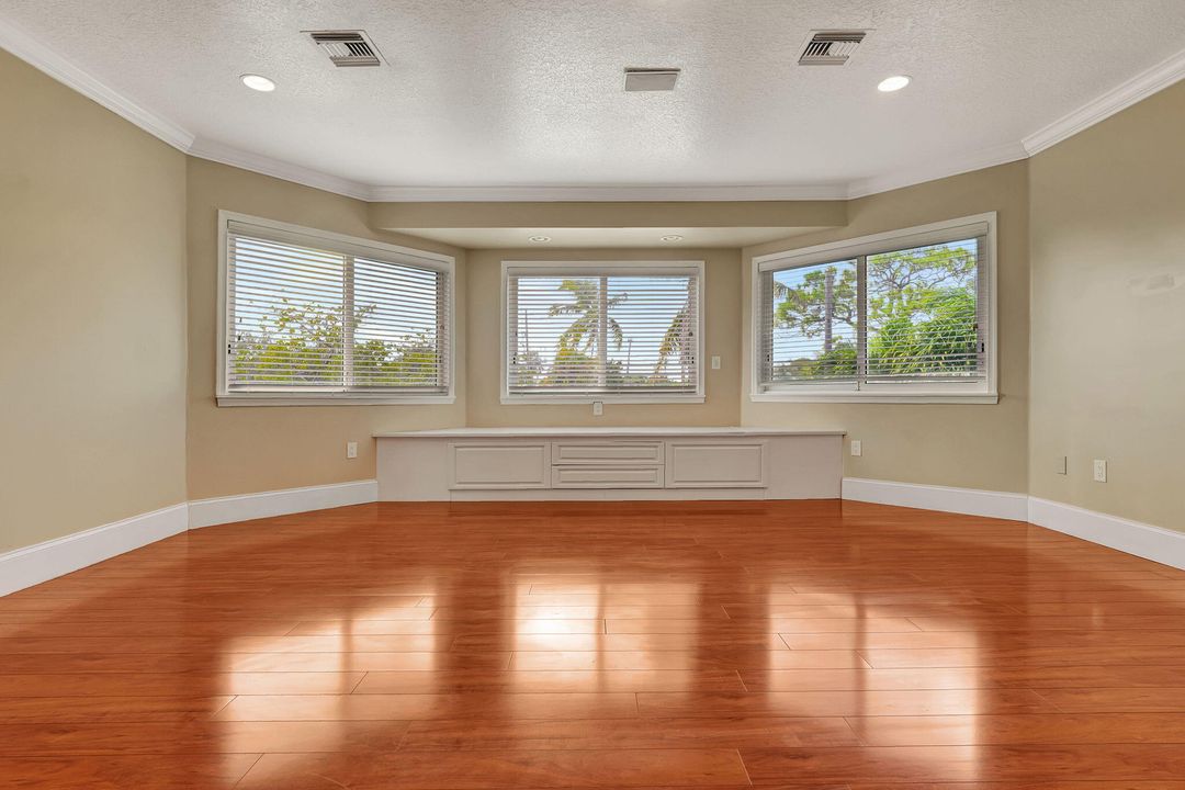 待售: $910,000 (4 贝兹, 3 浴室, 2717 平方英尺)