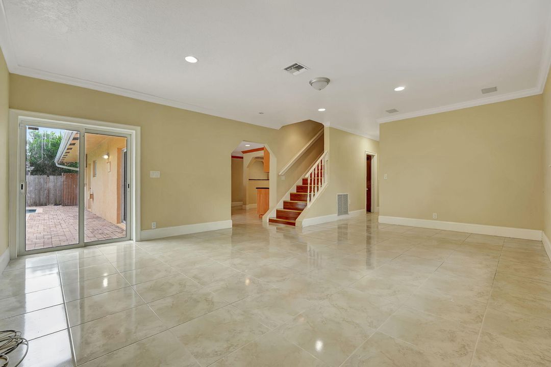 待售: $910,000 (4 贝兹, 3 浴室, 2717 平方英尺)