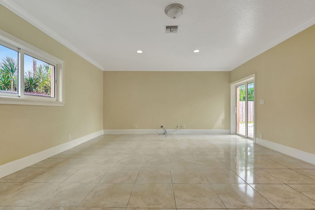 待售: $910,000 (4 贝兹, 3 浴室, 2717 平方英尺)