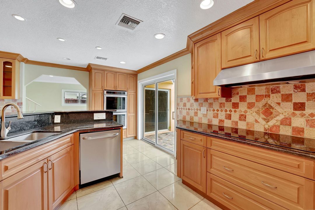 待售: $910,000 (4 贝兹, 3 浴室, 2717 平方英尺)