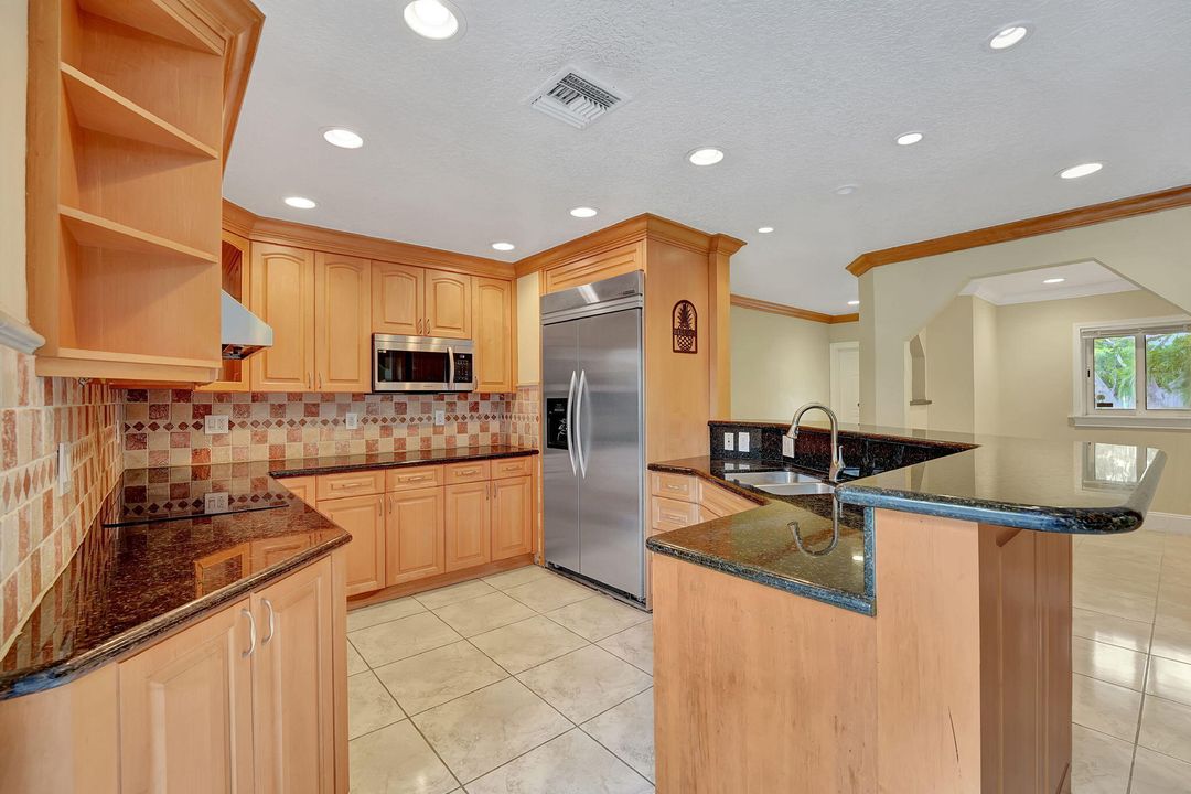 待售: $910,000 (4 贝兹, 3 浴室, 2717 平方英尺)