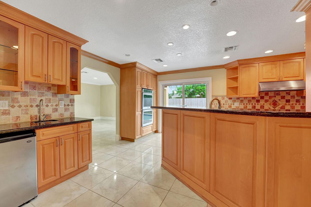 待售: $910,000 (4 贝兹, 3 浴室, 2717 平方英尺)