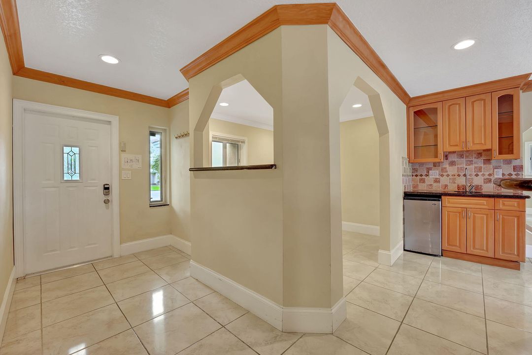 待售: $910,000 (4 贝兹, 3 浴室, 2717 平方英尺)