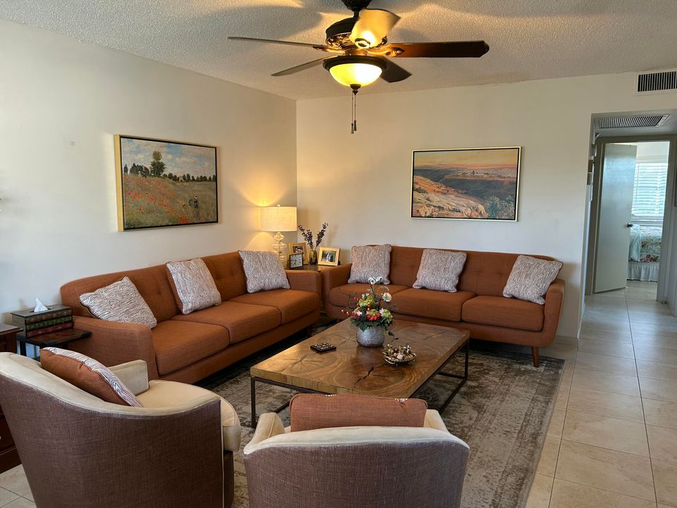 For Rent: $2,000 (2 beds, 1 baths, 840 Square Feet)