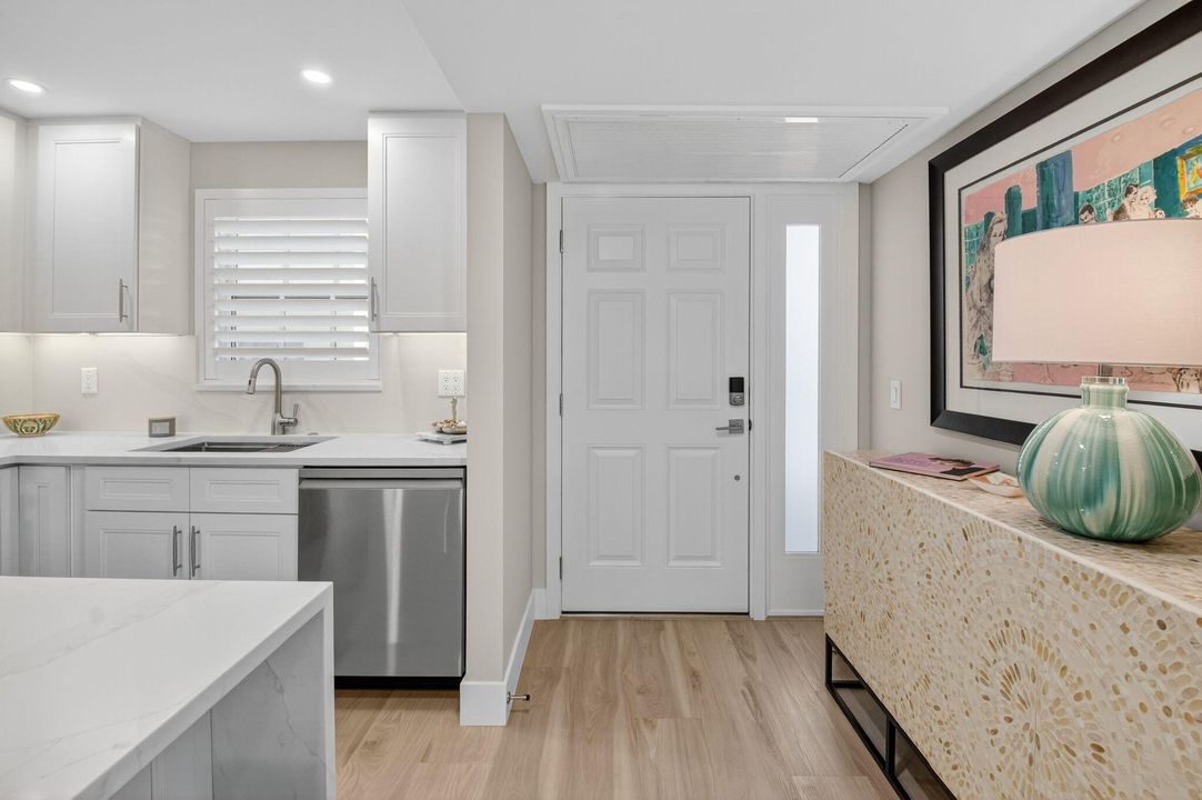 Active With Contract: $450,000 (1 beds, 1 baths, 776 Square Feet)