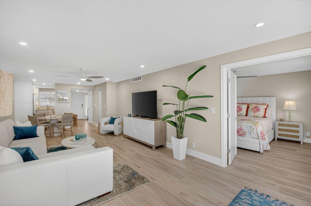 Active With Contract: $450,000 (1 beds, 1 baths, 776 Square Feet)