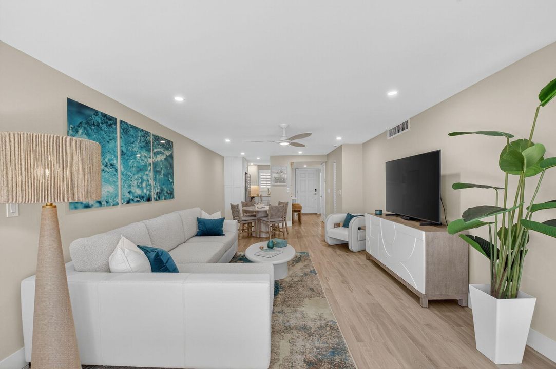 Active With Contract: $450,000 (1 beds, 1 baths, 776 Square Feet)