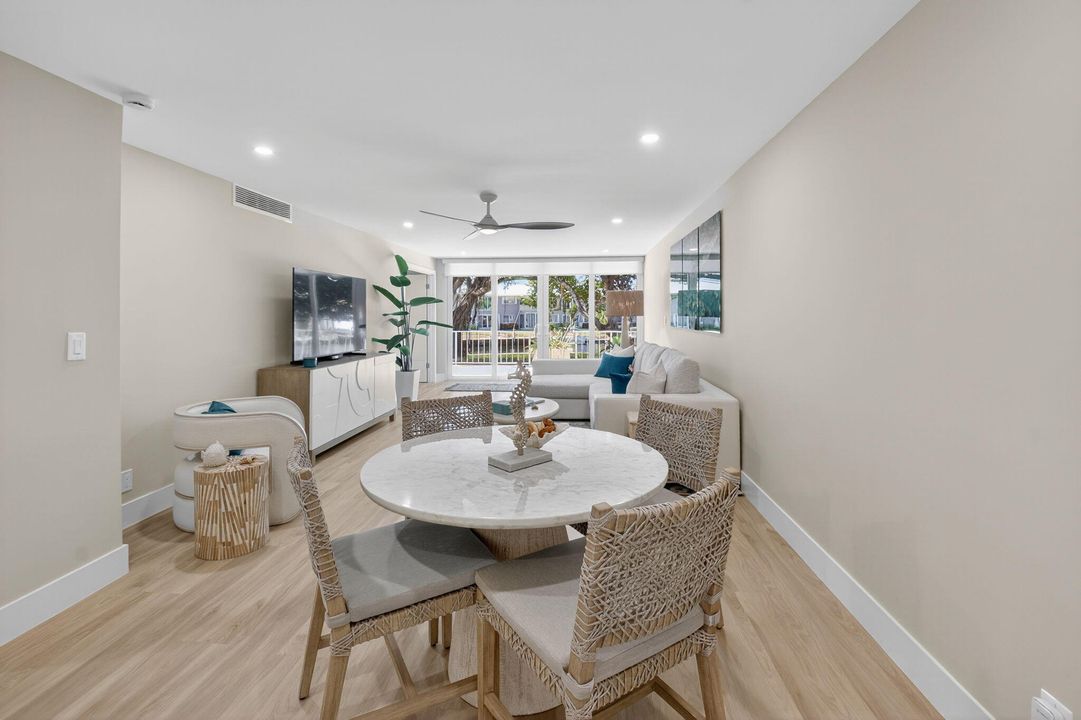 Active With Contract: $450,000 (1 beds, 1 baths, 776 Square Feet)