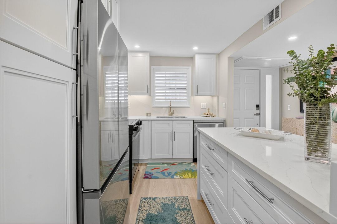 Active With Contract: $450,000 (1 beds, 1 baths, 776 Square Feet)