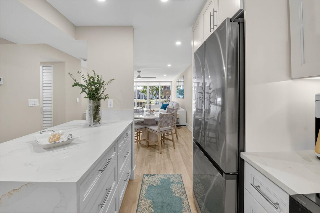 Active With Contract: $450,000 (1 beds, 1 baths, 776 Square Feet)