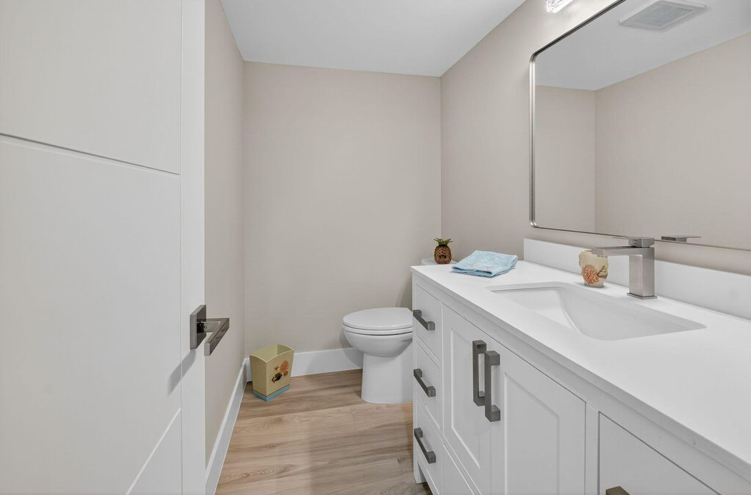 Active With Contract: $450,000 (1 beds, 1 baths, 776 Square Feet)