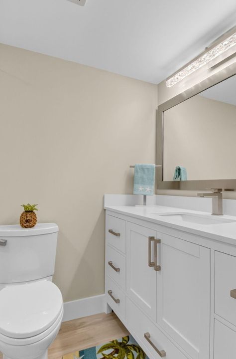 Active With Contract: $450,000 (1 beds, 1 baths, 776 Square Feet)