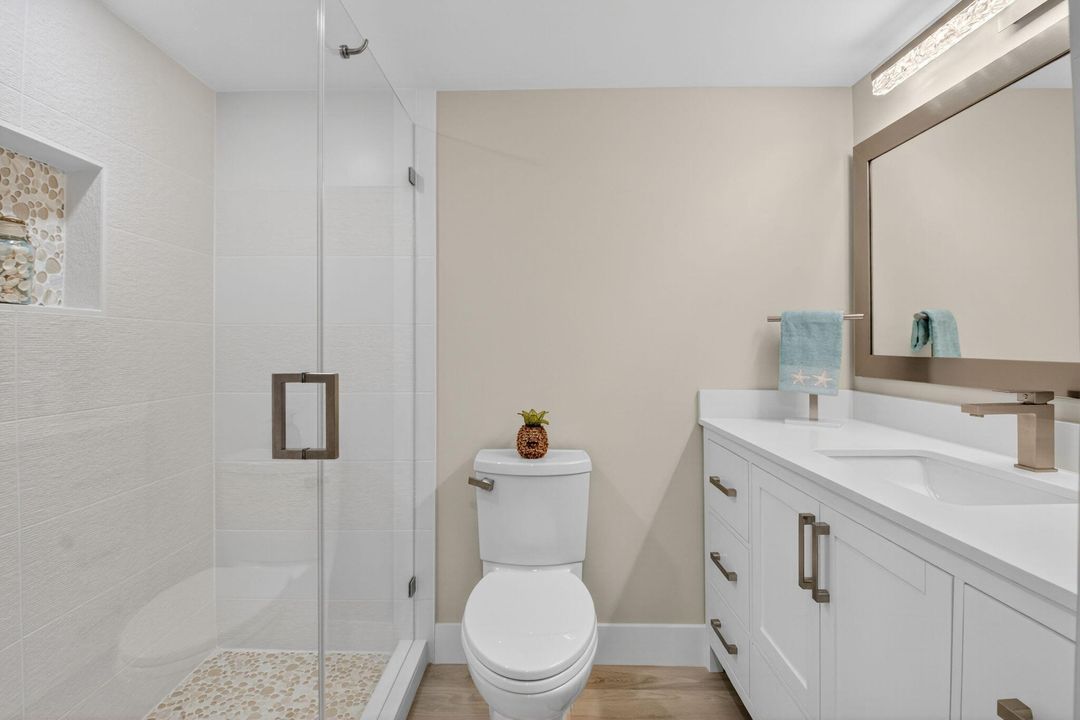 Active With Contract: $450,000 (1 beds, 1 baths, 776 Square Feet)