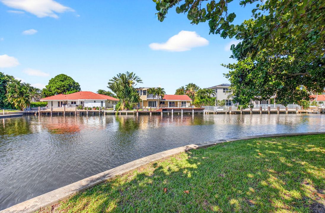 Active With Contract: $450,000 (1 beds, 1 baths, 776 Square Feet)