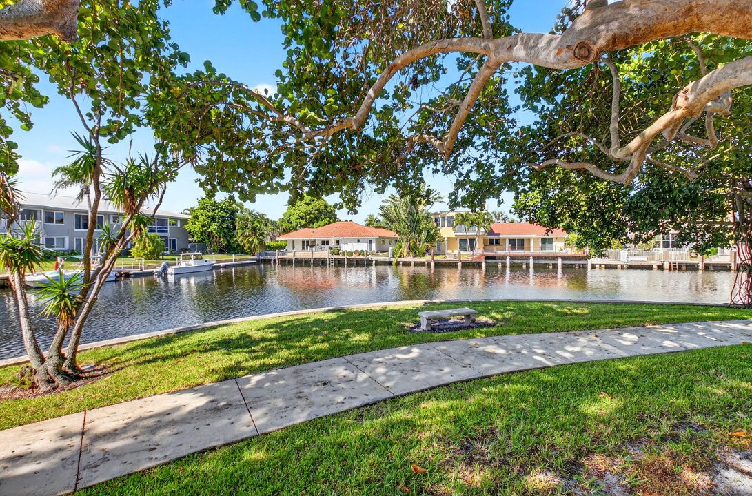 Active With Contract: $450,000 (1 beds, 1 baths, 776 Square Feet)