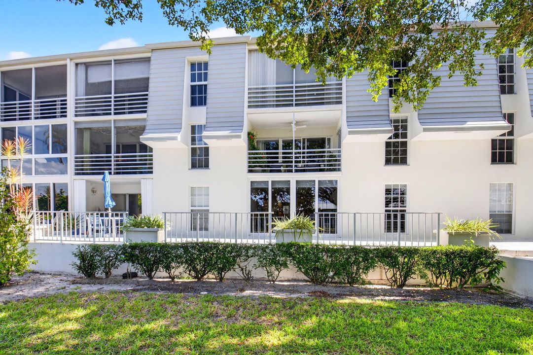 Active With Contract: $450,000 (1 beds, 1 baths, 776 Square Feet)